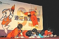 　令人瞠目結舌的天瓏特技團精采演出，讓在場的大、小朋友們看得目不轉睛。（圖／文：張登傑）