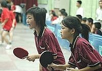 　介壽國小曹祐寧與張婷兩位小女生打敗所有國小男生，史無前例拿下國小雙打冠軍。（圖／文：張登傑）