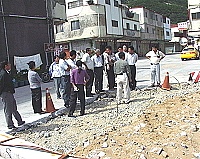 　回應地方民意需求，民航局擴工處李茂雄處長來馬會勘航站周邊多項變更設計案。（圖／文：陳鵬雄）
