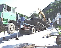 　戰車運上大后山，靠的是這部改裝後的平板拖車。（圖／文：陳鵬雄）