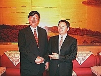　縣長陳雪生與福州市委副書記陳揚富會面，並正式敲定元旦即行馬尾落地簽。（圖：本報大陸傳真）