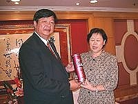 縣長陳雪生與大陸福建省副省長王美香會晤,就開放每日一百人遊馬祖進行意見交換。(圖:本報大陸傳真)