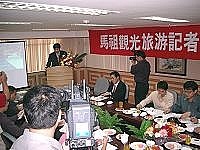 縣長陳雪生主持兩馬小三通以來,首次在大陸舉行記者會,向大陸福建鄉親推銷馬祖觀光風情。(圖:本報大陸傳真)