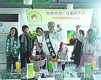 　民進黨婦女部一行來馬為該黨候選人林火孟輔選，記者會噱頭十足。（圖／文：曹重偉）