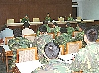 馬防部於日前召開十月份工作檢討會,司令程中將於會中期勉大家秉持敬業精神,懷抱工作的熱忱,使防區戰備整備更趨完善。(圖/文:江承翰)