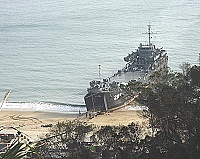 　海軍ＬＳＴ運補艦，放在馬祖並規劃為海上旅館之用，將是全國最有特色的旅館。（圖／文：陳鵬雄）