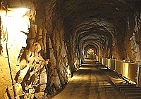 　安東坑道正在進行整修工程，除了裝設景觀壁燈，並開放更多坑道口，讓安東坑道更具看頭。（圖／文：張登傑）