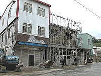 　板里村興起一股建屋風，這是民間對發展有信心的一種重要指標。（圖／文：陳鵬雄）
