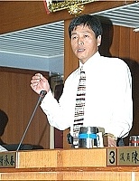 　副議長謝承春進行質詢。（圖／文：張登傑）