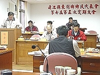 東引鄉代會定期會,鄉長陳寶銘列席報告及接受質詢。(圖:東引鄉代會提供)