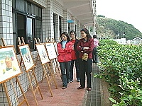   中山國中即日起在北竿芹壁社區會議廳展開為期一個半月的學生畫展。（圖：中山國中提供）