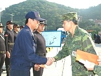     馬防部於日前實施聯合海陸搜索行動，參謀長吳將軍於行前感謝縣警局、海巡隊等單位全力協助。（圖／文：蘇晉正）