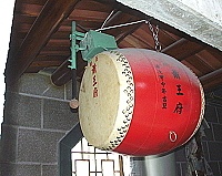 鳴鐘擊鼓機械代勞。（圖與文：陳鵬雄）