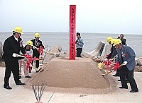 　籌劃近兩年、動用經費一億四千多萬的介壽海堤工程動土興建，也象徵地區基建工程的更進一步。（圖／文：曹重偉）