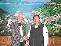 　德國忠誠月刊總編輯Ruediger Moniac來馬訪問，並拜會縣長陳雪生，兩人都是人高馬大，見面份外有好感，他身高一百九十二公分，比縣長還高五公分。（圖／文：曹重偉）