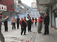 　親民黨主席宋楚瑜、縣長陳雪生陪同曹原彰競選團隊再度掃街拜票。（圖／文：陳鵬雄）
