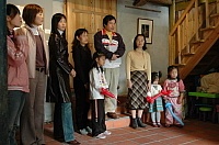 　由地區藝術家李若梅所指導的素描班和版畫班成果展昨日上午在牛角社區書坊舉行開幕茶會。（圖／文：張登傑）