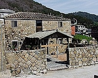 　北竿一古厝利用竹子美化庭園，感覺十分搭調，也能突顯古厝不同的味道。（圖／文：陳鵬雄）