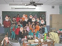 塘岐國小親子互動遊戲趣味十足,增加聖誕歡樂氣氛。(圖/文:陳鵬雄)