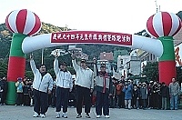　早安，二○○五！馬祖地區四鄉五島同步舉辦升旗典禮與路跑活動。（圖／文：張登傑）