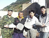 牛角澳口海灘有出產妙用無窮的浮石,有興趣的鄉親不妨抽空前往「挖寶」。(圖/文:曹重偉)