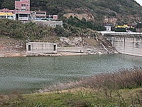 　勝利水庫乾旱指標又浮現，還有不少露出已久的壩底都已長滿雜草。（圖／文：曹重偉）