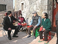 　縣長陳雪生下鄉行程到北竿，向民眾拜年也談建設。（圖／文：陳鵬雄）