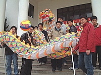 第一次練習舞龍,東引國中同學感受新春和興奮。(圖/文:陳其敏)
