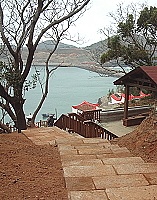 　位在東引南澳森林步道中心的「泰山府」，擁有優質景觀視野。（圖／文：陳其敏）