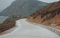 東引新修建的馬路,澈底改善舊有道路易跳動起伏的現象。(圖/文:陳其敏)