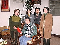 　北竿婦女分會關懷貧戶並致贈慰問金。（圖／文：陳鵬雄）
