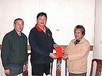 　連江縣攝影學會正式成立，姜秀華當選首屆理事長；縣長陳雪生也特別前往道賀。（圖／文：曹重偉）