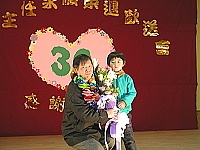 　塘岐國小王永順主任退休，學校師生為他舉辦一場溫馨感人的歡送會。（圖／文：陳鵬雄）