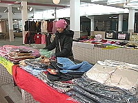 　塘岐惠民市場出現台灣廠商臨時擺攤賣南北雜貨。（圖／文：陳鵬雄）