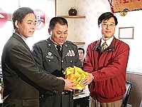 　在副司令徐材霖監交下，動管組輔導中心新舊主任完成交接。（圖／文：曹重偉）