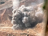 　東引軍方進行廢彈銷毀，爆炸的聲勢依然驚人。（圖／文：陳其敏）