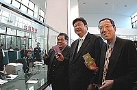 　馬尾港客運站聯檢大廳設施改造完成及落地簽同步上路，我府會首長前往共同見證，受到熱烈歡迎及留影紀錄。（圖／文：宋志富）