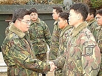    馬防部副司令戴將軍日前親蒞各據點實施春節慰問，並親切問候弟兄休假狀況，期勉全體官兵皆能歡度新春佳節。（圖／文：江承翰）