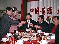 　府會首長出席出生在馬祖的鄉親陳明華之三子婚宴，並致祝福之意。（圖／文：宋志富）