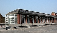東引中柱港候船室增建的部分,完全遷就原有建物樣貌而建,外觀上幾乎察覺不出有任何改變。(圖/文:陳其敏)