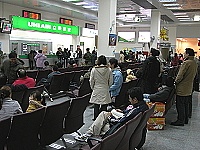 　春節假期快結束前幾天，南竿機場每天都有許多旅客到機場候機。（圖／文：曹重偉）
