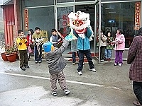 　小小舞獅團可愛的模樣令人拍手叫好。（圖／文：林冰芳）