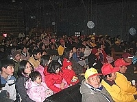 地方鄉親一睹國劇丰采。（陳貴忠議員服務處提供）