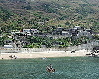 　烏龜島與芹壁近在咫尺，有人建議用舢舨往返，為芹壁開闢新景點與視野。（圖／文：陳鵬雄）