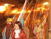 　南竿牛峰境昨日晚間舉辦「眾神聯合擺暝」，社區家家戶戶參與出巡繞境活動。（圖／文：張登傑）