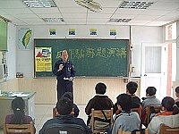 　連江縣警察局東莒派出所主動出擊前進東莒國小舉辦「反詐騙專題演講」。（圖／文：林冰芳）