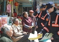 　反詐騙，拚治安！面對詐騙集團的死灰復燃、來勢洶洶，連江縣警察局深入南竿各村進行反詐騙宣導活動。（圖／文：張登傑）