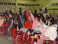 　小朋友用心猜燈謎，東引慶祝婦女節，很有元宵味。（圖／文：陳其敏）