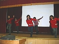西莒社區媽媽大方演出獲得熱烈掌聲。(圖/文:林冰芳)