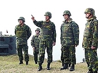 　馬防部司令程中將日前視導廢彈銷燬作業，並強調安全的重要性，要求作業人員確遵各項作業程序。（圖／文：江承翰）